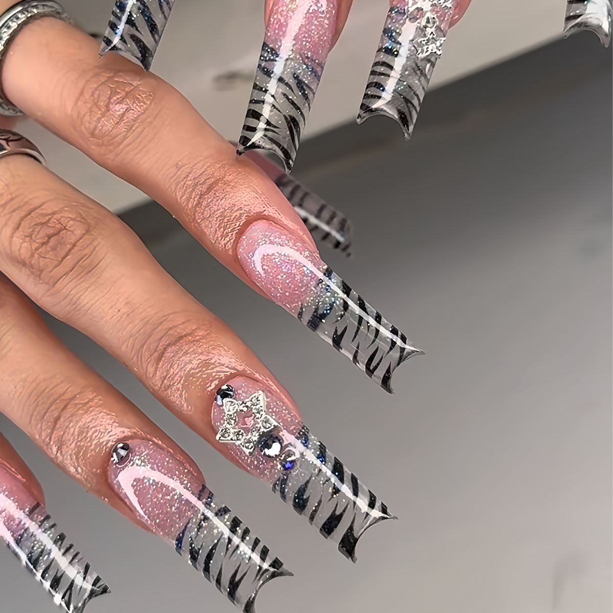 24개 롱 코핀 펜타그램 라인스톤 지브라 스트라이프 발 - Nail Art Zebra 리뷰 및 가격
